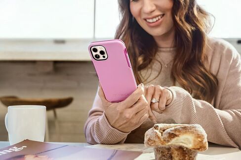 حافظة OtterBox Commuter Series لهاتف iPhone 12 Mini (فقط) عبوة غير مخصصة للبيع بالتجزئة - أسود in Saudi Arabia