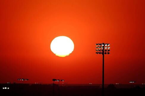 عدسة Fujifilm XF 100-400mm f/4.5-5.6 R LM OIS WR 16501109 (متجددة) in Saudi Arabia