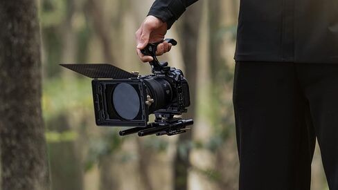 قفص كاميرا نصف Tilta متوافق مع Canon R6 Mark II، مع ملحقات التركيب عبر قضبان الناتو، وحذاء بارد و1/4 بوصة - 20 خيط مع دبابيس تحديد الموقع | TA-T45-HCC-TG (رمادي تيتانيوم) in Saudi Arabia