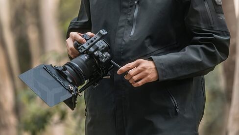 قفص كاميرا نصف Tilta متوافق مع Canon R6 Mark II، مع ملحقات التركيب عبر قضبان الناتو، وحذاء بارد و1/4 بوصة - 20 خيط مع دبابيس تحديد الموقع | TA-T45-HCC-TG (رمادي تيتانيوم) in Saudi Arabia