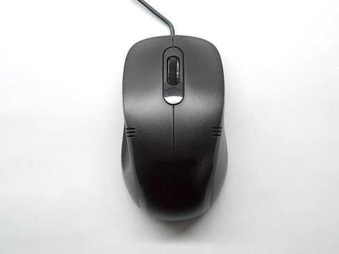 ماوس ضوئي USB من Inland Products أسود، شكل مريح يتوافق مع اليد للاستخدام المريح. دبليو in Saudi Arabia