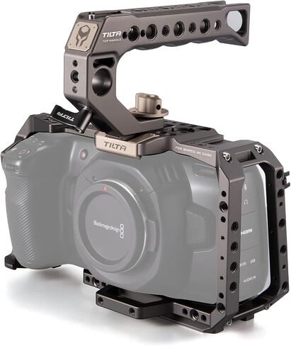 قفص كاميرا مائل لمجموعة BMPCC 4K/6K الأساسية | تيلتا جراي | متوافق مع كاميرات سينما بلاك ماجيك بوكيت | مقبض علوي، حامل محرك SSD، كابل USB-C، محول HDMI متضمن | تا-T01-ب in Saudi Arabia