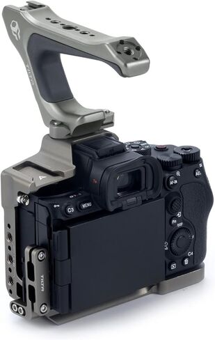 طقم Tilta Half Cage خفيف الوزن متوافق مع Sony a7R V، مع ملحقات التركيب عبر الناتو، حذاء بارد و1/4"-20 خيط مع دبابيس تحديد الموقع | TA-T46-A (رمادي تيتانيوم) in Kuwait