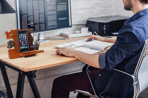 قاعدة الإرساء الخشبية للرجال تحمل مفاتيح الهاتف والساعة والمحفظة والخاتم والنظارات والخاتم تأتي مع قاعدة أكواب وكتاب إلكتروني من Peraco's in Kuwait