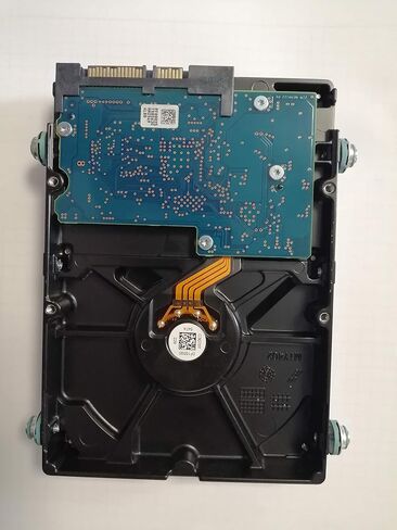 محرك الأقراص الصلبة الداخلي توشيبا 500 جيجابايت 7.2K 3.5 SATA 3.5 بوصة DT01ACA050 in Saudi Arabia