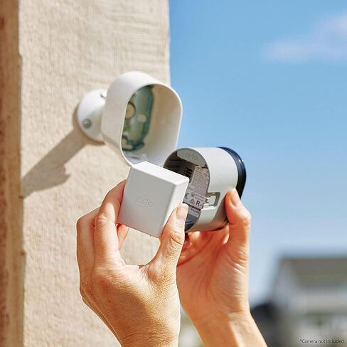 محطة شحن Arlo المزدوجة لأجهزة Ultra وUltra 2 وPro 3 وPro 4 وPro 5 وGo 2 وكاميرا Floodlight المُجددة المعتمدة VMA5400C-100NAR (متجددة) in Saudi Arabia