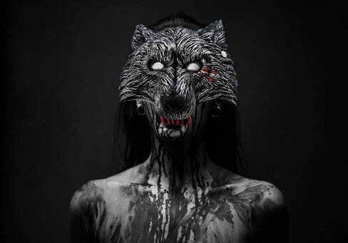 قناع الذئب التنكري للهالوين مع بقع الدم، قناع بشكل المستذئب بتصميم حيوي للحفلات للبالغين والأطفال - رمادي داكن in Kuwait