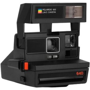 Polaroid 600 Model 640 Instant Film Camera (Black) with 8 Instant Photographs in Kuwait