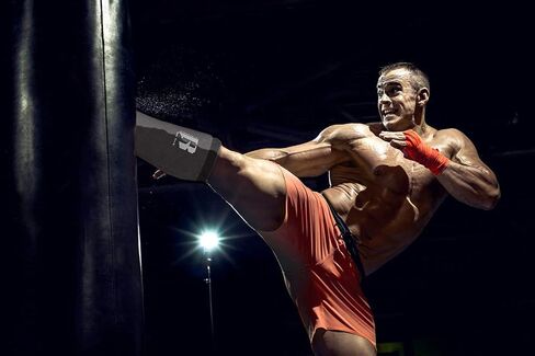 RIMSports Muay Thai Shin Guards Kickboxing Premium MMA Shin Guards و Shin Pads مثالية لحماية الساق المصارعة، السجال، Muay Thai، Kickboxing والكاراتيه in Kuwait