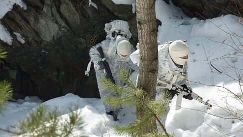 Free2Buy Winter Multicam Alpine Hunting Tactical Suit Camouflage Clothing Army Sniper Military Including Jacket, Pants, Carry Bag Suitable for Unisex (M/L/XL/XXL/XXXL) in Saudi Arabia