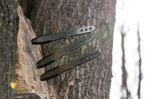 Spyderco SpyderThrowers - كبيرة - مجموعة من ثلاث سكاكين من الفولاذ المقاوم للصدأ 8Cr13MoV وغمد جلدي - TK01LG in Kuwait