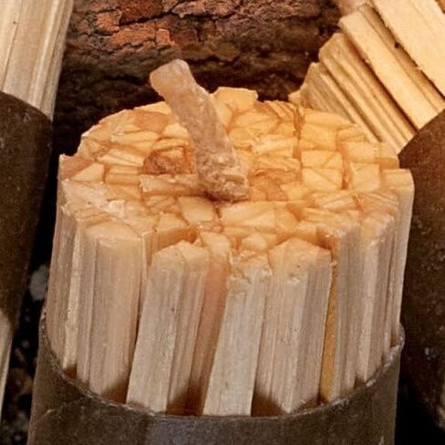 كينجز كاونتي تولز مجموعة اشعال النار، عبوة من 20 قطعة | حزم عصي خشبية مشبعة بالشمع بطول 3 انش | رائعة للشواء ونار التخييم in Kuwait