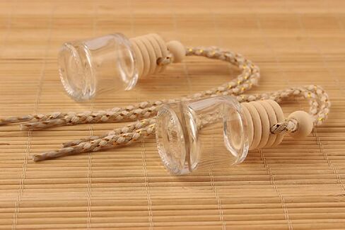 8 قطع 8 مل زجاجة عطر معلقة للسيارة، موزع معطر هواء من الزجاج الشفاف، ناشر أساسي أسطواني فارغ، زيت عطري للعلاج العطري، قوارير قلادة من الزيت العطري مع أغطية خشبية in Kuwait