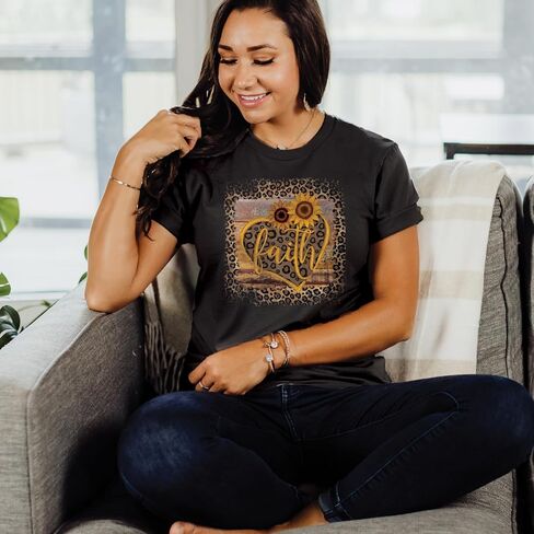 الحب في الإيمان | الإيمان الفهد عباد الشمس | تي شيرت جرافيك مسيحي | قميص الملابس الإيمانية | أسود | للجنسين in Kuwait