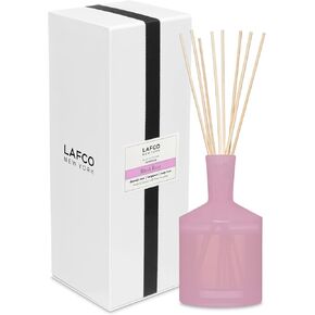 LAFCO New York Holiday Reed Diffuser، Woodland Spruce - 6 أونصة - عمر عطر يصل إلى 3 أشهر - وعاء زجاجي قابل لإعادة الاستخدام - قصب من الخشب الطبيعي - صنع في الولايات المتحدة الأمريكية