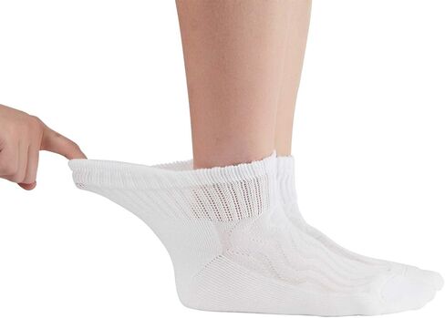 جوارب LIN PERFORMANCE للسيدات غير مربوطة للكاحل لمرضى السكري، مقدمة بدون خياطة، وسادة ناعمة، جزء علوي فضفاض، 4 أزواج (9-11، أبيض) in Kuwait