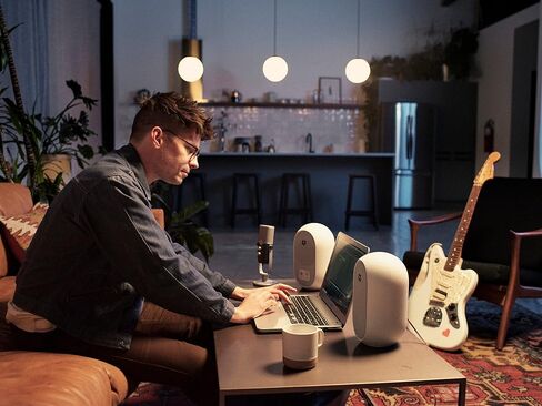 شاشات JBL Professional 1 Series 104-BT المدمجة لسطح المكتب مع بلوتوث، أبيض، تباع كزوج، مكبر صوت 4.5 بوصة in Saudi Arabia