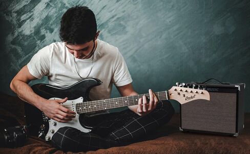 COOLMUSIC جيتار كهربائي أمبير 25 وات، مضخم صوت منزلي مدمج، مقبس سماعة رأس ومدخل Aux يتضمن كسب صوت منخفض متوسط ​​مرتفع in Kuwait