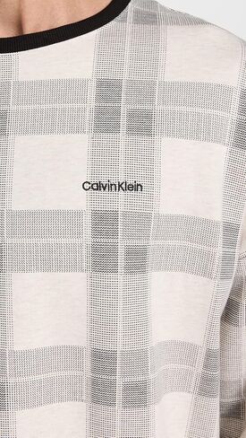 سويت شيرت رجالي من Calvin Klein مصنوع من القطن الحديث ذو رقبة مستديرة للعطلات in Kuwait