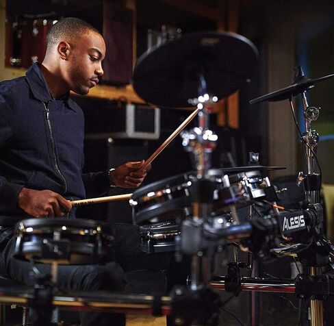 مجموعة Alesis Drums Command Mesh Kit - مجموعة طبول كهربائية مع اتصال USB MIDI، 600+ أصوات مجموعة طبول إلكترونية وصوتية ومنصات شبكية مزدوجة المنطقة in Kuwait