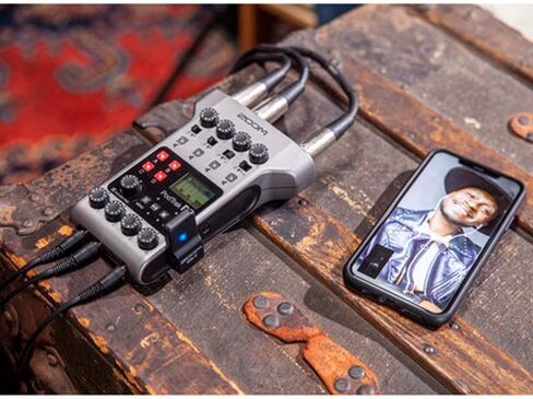 Zoom ZUM-2 Podcast Mic Pack، ميكروفون Podcast USB، سماعات الرأس، حامل ثلاثي القوائم، الزجاج الأمامي، كابل USB، لتسجيل وبث الملفات الصوتية والموسيقى والتعليقات الصوتية والمزيد in Kuwait