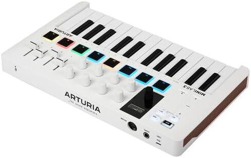 حزمة معدات استوديو تسجيل وحدة تحكم لوحة المفاتيح Arturia MiniLab 3 MIDI - واجهة صوت USB ESI، ميكروفون مكثف XLR، وحدة تحكم الشاشة السلبية، سماعات رأس الاستوديو واشتراك Avid Pro in Saudi Arabia