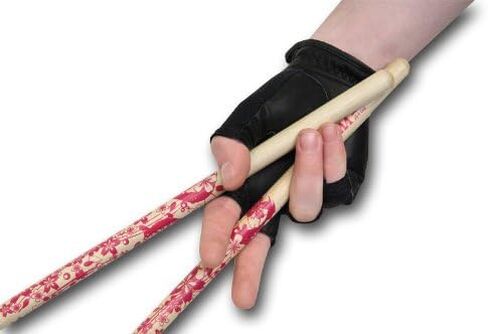 قفازات طبل كبيرة من مينل - اسود in Kuwait