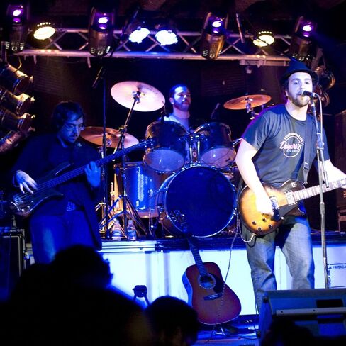 VAlinks USB Guitar Cable, USB Guitar Cord Male to 6.35mm 1/4" Mono Male Electric Guitar Cable, Computer Audio Connector Cord Adapter for Music Instrument Recording Singing (3m/10ft) in Kuwait