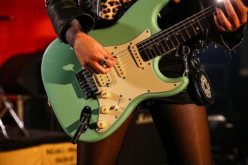 BrianFay نظام الأجهزة اللاسلكية علبة شحن قابلة لإعادة الشحن يمكن أن تستمر لمدة 30 ساعة جهاز إرسال نطاق UHF للآلات الصوتية الكهربائية لوحة مفاتيح الجيتار (أسود) in Kuwait