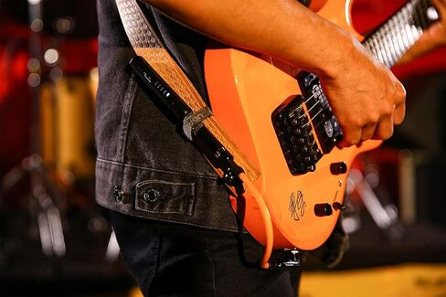 BrianFay نظام الأجهزة اللاسلكية علبة شحن قابلة لإعادة الشحن يمكن أن تستمر لمدة 30 ساعة جهاز إرسال نطاق UHF للآلات الصوتية الكهربائية لوحة مفاتيح الجيتار (أسود) in Kuwait