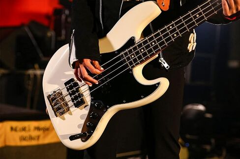 BrianFay نظام الأجهزة اللاسلكية علبة شحن قابلة لإعادة الشحن يمكن أن تستمر لمدة 30 ساعة جهاز إرسال نطاق UHF للآلات الصوتية الكهربائية لوحة مفاتيح الجيتار (أسود) in Kuwait