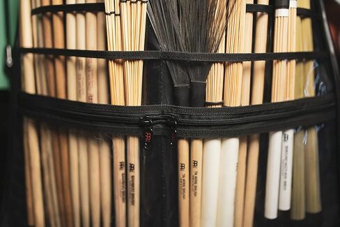 مجموعة حقيبة الطبل الاحترافية من مينل مع عصي هجينة 5A، وقضبان متعددة من الخيزران وفرش نايلون قابلة للسحب، أسود، قياسي (MSBDL) in Kuwait