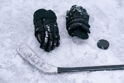 EAGLES 24 Pack - Ice Hockey Pucks | High Grade Pucks - Official Regulation Weight & Size for Practicing & Classic Training - 6oz Diameter 3" Thickness 1" Black Hockey Puck | Roller Hockey in Kuwait