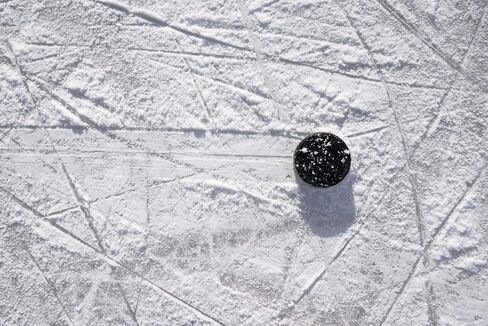 EAGLES 24 Pack - Ice Hockey Pucks | High Grade Pucks - Official Regulation Weight & Size for Practicing & Classic Training - 6oz Diameter 3" Thickness 1" Black Hockey Puck | Roller Hockey in Kuwait
