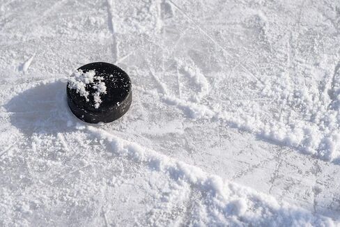 EAGLES 24 Pack - Ice Hockey Pucks | High Grade Pucks - Official Regulation Weight & Size for Practicing & Classic Training - 6oz Diameter 3" Thickness 1" Black Hockey Puck | Roller Hockey in Kuwait