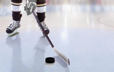 Winnwell Basic Puck Carry Bag - Equipment Carrying Bag For Hockey Pucks & Balls, Store 50+ Puck Balls For Practice, Back Yard Rink, Easily Store & Carry To Your Next Game in Saudi Arabia