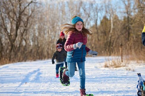 حذاء الثلوج Redfeather مقاس 17 بوصة ELF للأطفال بإطار من الألومنيوم المطلي بالمسحوق وسطح مانع للتمزق من الفينيل - صُنع في الولايات المتحدة الأمريكية in Kuwait