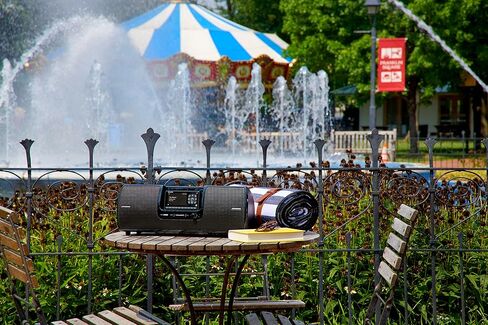 SiriusXM - راديو القمر الصناعي SXEZR1V1AZ1SXSD2 مع مجموعة السيارة وصندوق SXSD2 Boombox، سهل التركيب، استمتع بـ SiriusXM في سيارتك وخارجها مقابل أقل من 5 دولارات شهريًا + بطاقة خدمة 60 دولارًا مع التنشيط in Kuwait