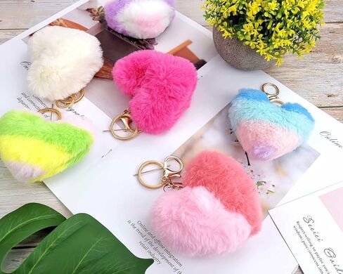 سلسلة مفاتيح بوم بوم ملونة على شكل قلب كبير من الفرو المنفوش للنساء in Kuwait