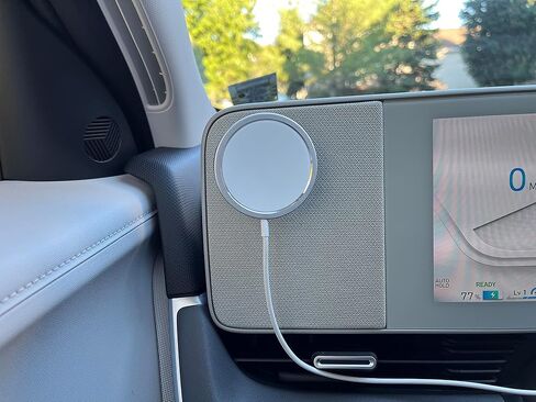 حامل شاحن هاتف هيونداي أيونيك 5. يتم تثبيته مغناطيسيًا على لوحة القيادة المعدنية. متوافق مع ماج سيف. يعمل مع سلسلة iPhone 12/13/14/15. in Kuwait