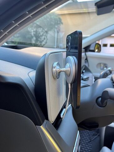 حامل شاحن هاتف هيونداي أيونيك 5. يتم تثبيته مغناطيسيًا على لوحة القيادة المعدنية. متوافق مع ماج سيف. يعمل مع سلسلة iPhone 12/13/14/15. in Kuwait