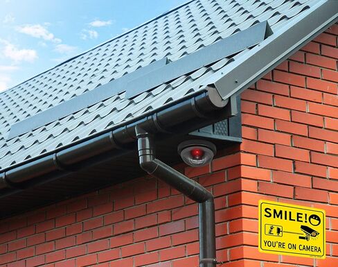 كاميرات مراقبة وهمية، تتضمن 4 كاميرات اضاءة LED وامضة وهمية، 2 لافتة تحذير معدنية للمراقبة سي سي تي في، 2 ملصق كاميرا سمايل يو ار اون - رائعة للبناء والمنزل والمكاتب في الداخل والخارج in Kuwait