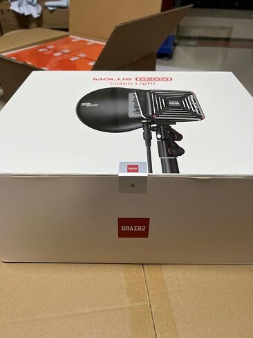 Zhiyun LED فيديو Light MOLUS G200 COB 200W Bowens Mount ضوء إخراج مستمر، ثنائي اللون 2700K-6500K، ذروة السطوع 61500Lux مع عاكس ZHIYUN، التحكم في تطبيق ZY Vega لتصوير الفيديو المباشر in Saudi Arabia