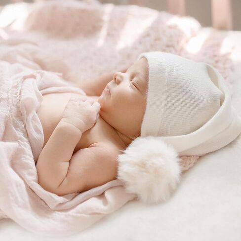 قبعات أطفال حديثي الولادة من صوف الكشمير من First Landings (عبوة من قطعتين) مجموعة هدايا قبعات أطفال فائقة النعومة - قبعة أطفال طويلة رائعة مع كرات بوم بومس - دعامات تصوير لحديثي الولادة باللون الأبيض والرمادي in Kuwait