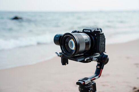 فيلتروكس عدسة بفتحة واسعة 75 ملم f/1.2 XF Prime APS-C لفوجي X ماونت x-A7 X-T30 X-T4 X-E4 X-Pro3 X-T200 X-H2S X-S10 (تركيز تلقائي، STM،) اسود in Kuwait