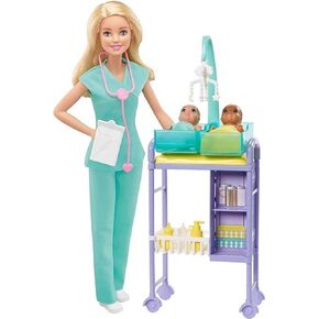 دمية ومجموعة اللعب من Barbie Careers، موضوع طبيب الأطفال مع دمية أزياء شقراء، 2 دمى أطفال، أثاث وإكسسوارات in Saudi Arabia