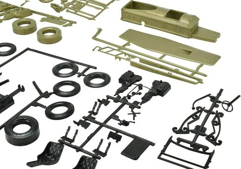 مجموعة سيارات بلاستيكية 1:25 من ايه ام تي/بريميوم هوبيز جريفيارد غول ديو CP8120 in Kuwait