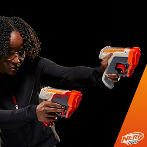 مجموعة NERF Pro Gelfire Dual Wield Pack، 2 مسدسات، إطلاق نار بدون برايم، 5000 طلقة جل فاير، 2 × 100 قادوس دائري متكامل، نظارتان، للأعمار من 14 عامًا فما فوق in Saudi Arabia