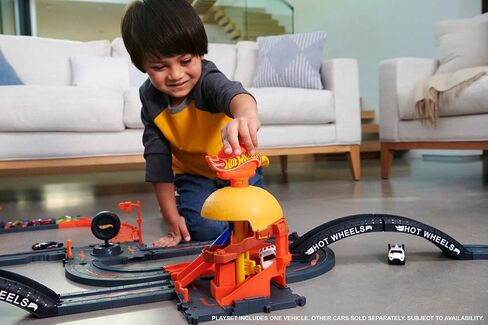 Hot Wheels Toy Car Track Set, City Burger Drive-Thru Playset & 1:64 Scale Car, Connects to Other Sets & Tracks in Saudi Arabia