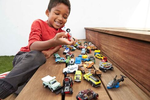 Matchbox Cars, Set of 9 Die-Cast 1:64 Scale Toy Trucks and Cars from the Matchbox Adventures World Tour Show, Realistic and Authentic Decos, Includes 1 Exclusive Vehicle in Saudi Arabia